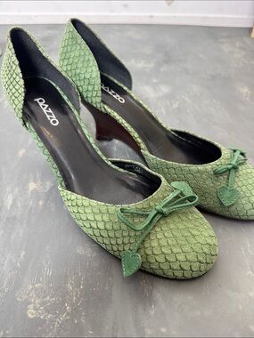 PAZZO Textured Green D'Orsay Heels with Bow Accent
